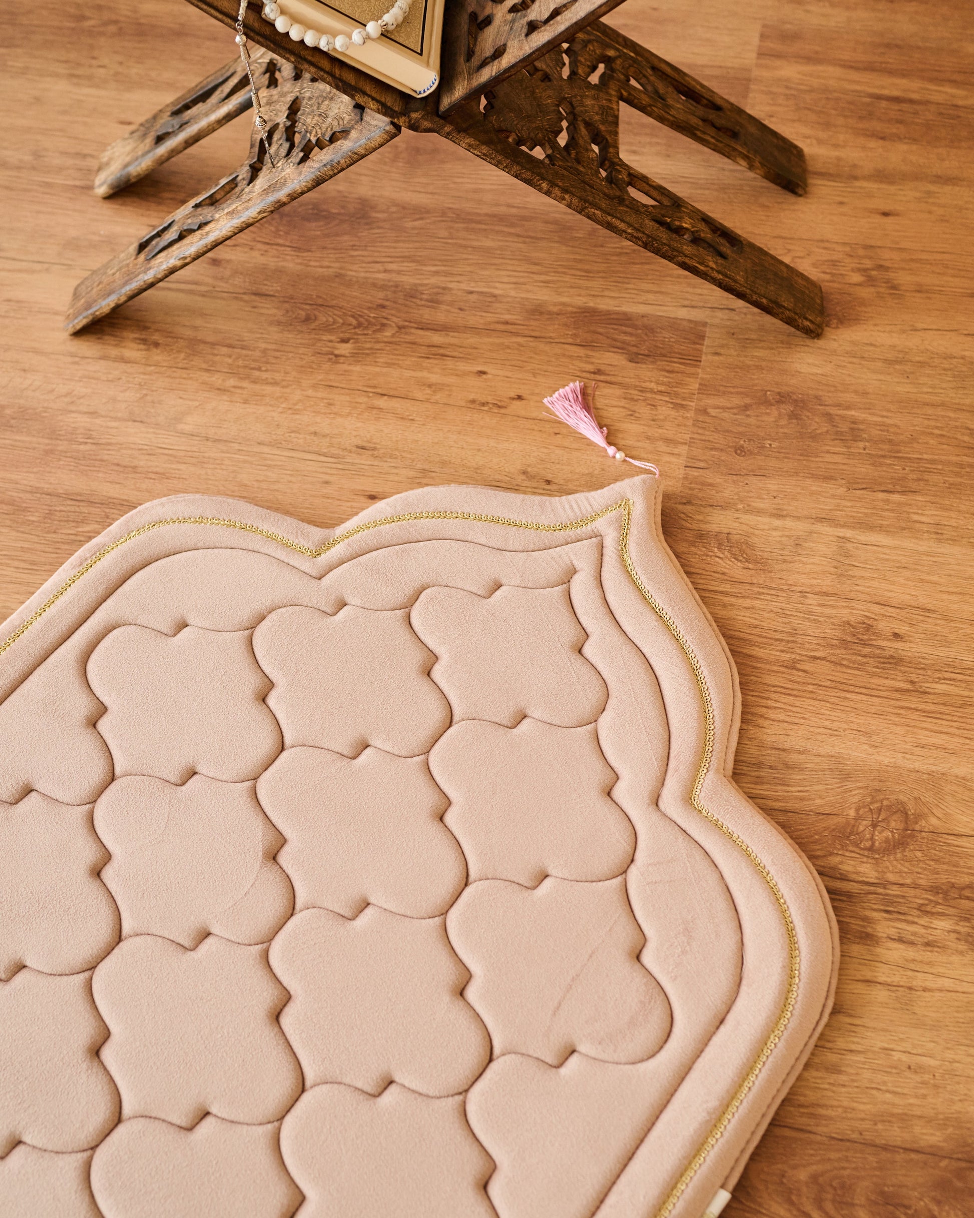 Decorative padded memory foam prayer mat with geometric pattern 