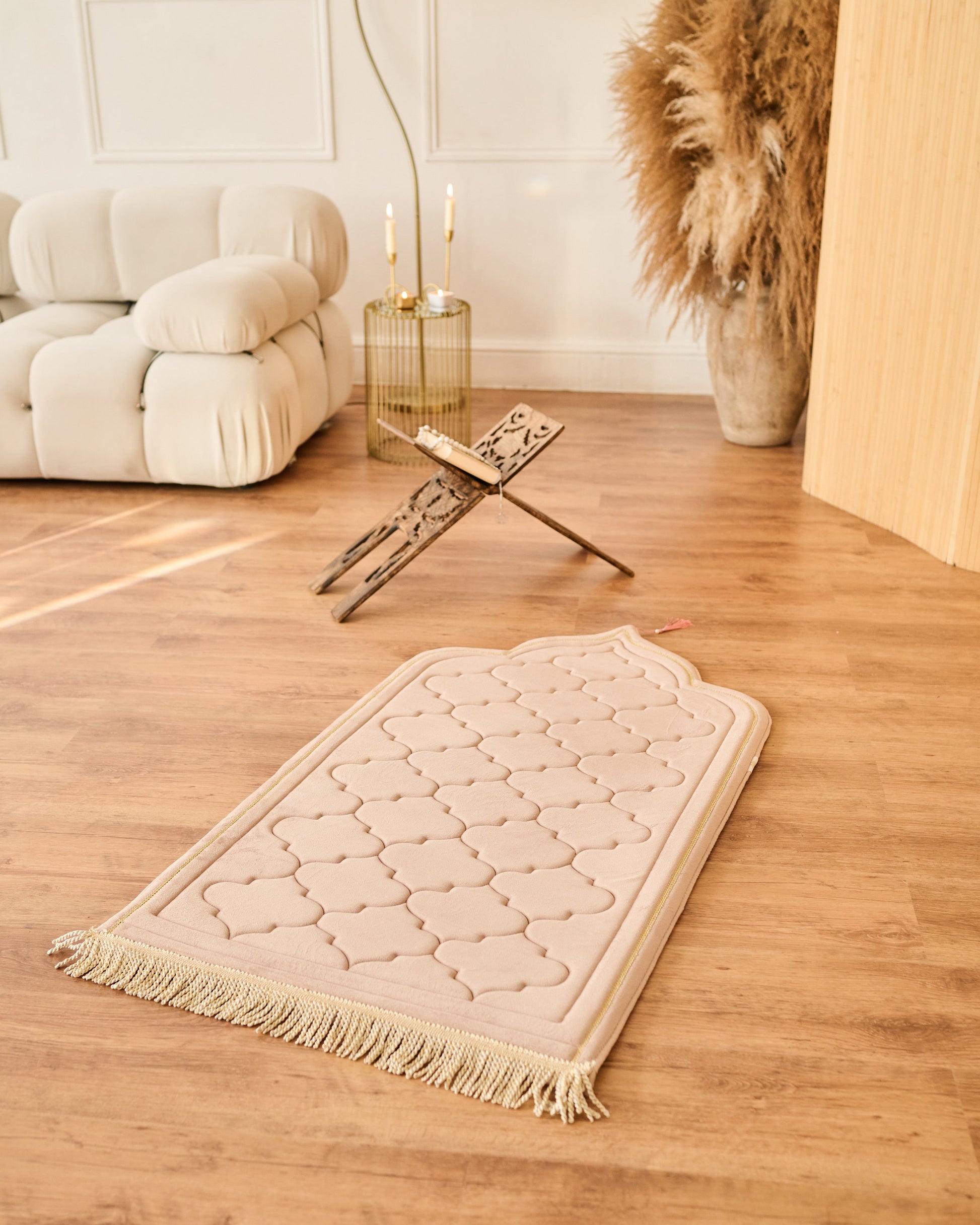Decorative padded memory foam prayer mat with geometric pattern 